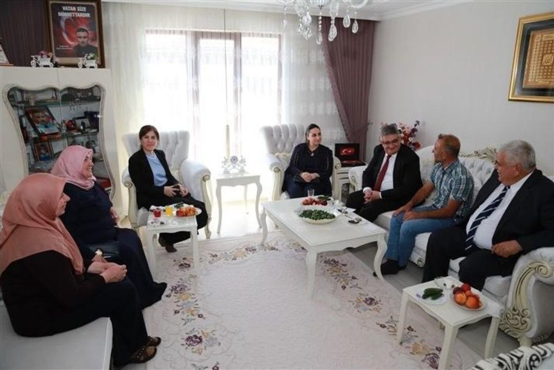 Vali Pekmez&rsquo;den Şehit Ailelerine Bayram Ziyareti