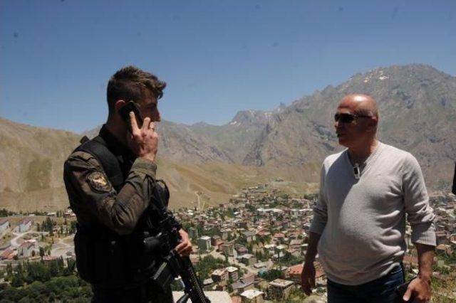 Emniyet Müdürü'nden Nöbet Tutan Polislere Bayram Ziyareti