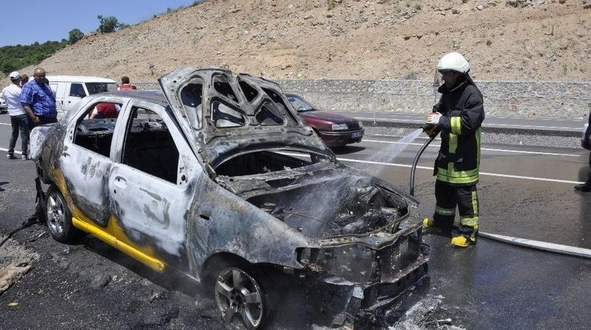 Konya&rsquo;da Alev Alan Otomobil Kullanılamaz Hale Geldi