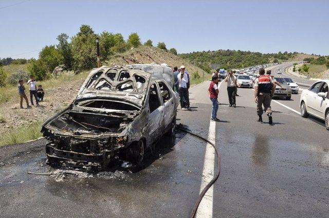 Konya’da Alev Alan Otomobil Kullanılamaz Hale Geldi