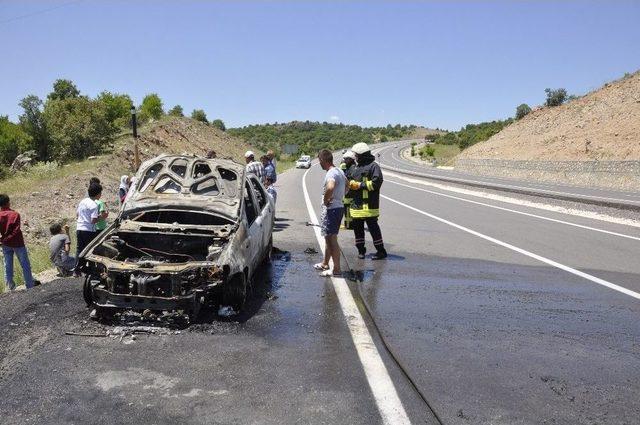 Konya’da Alev Alan Otomobil Kullanılamaz Hale Geldi