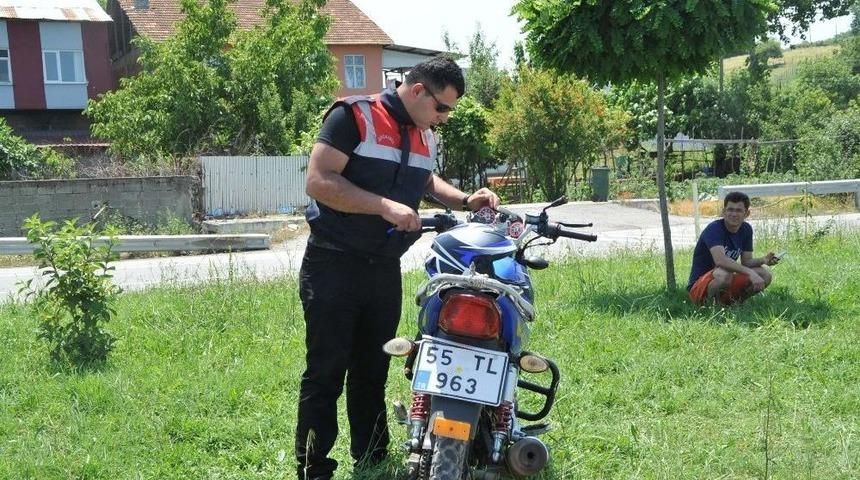 Motosikletler Kafa Kafaya &Ccedil;arpıştı: 2 Yaralı