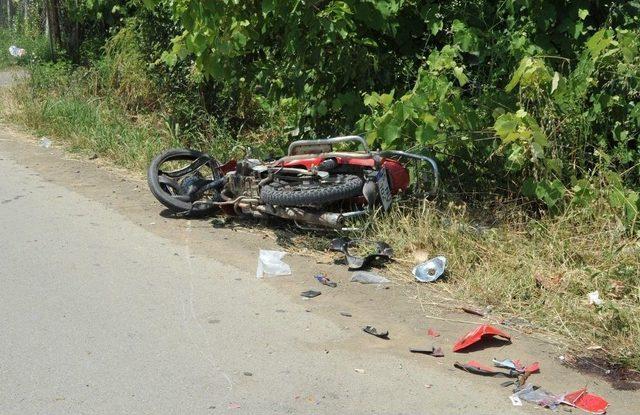 Motosikletler Kafa Kafaya Çarpıştı: 2 Yaralı