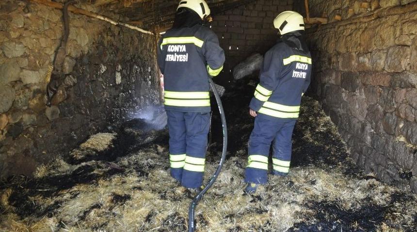 Konya&rsquo;da Samanlık Yangını Diğer Evlere Sı&ccedil;ramadan S&ouml;nd&uuml;r&uuml;ld&uuml;