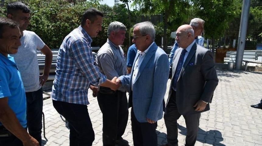 Bayramı &Ccedil;alışarak Ge&ccedil;irdiler