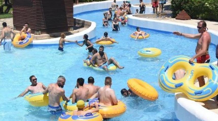 İzmirliler Su Parkına Koştu