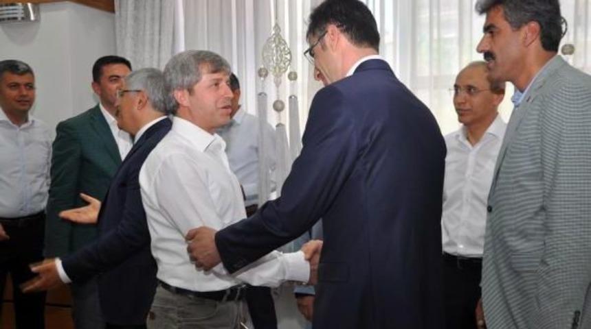 Bitlis Valisi &Ccedil;ınar Hem Bayramlaştı, Hem Vedalaştı