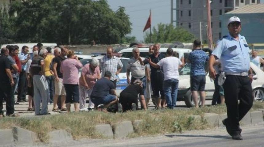 Adana'da Trafik Kazası: 1 &Ouml;l&uuml;, 1 Yaralı
