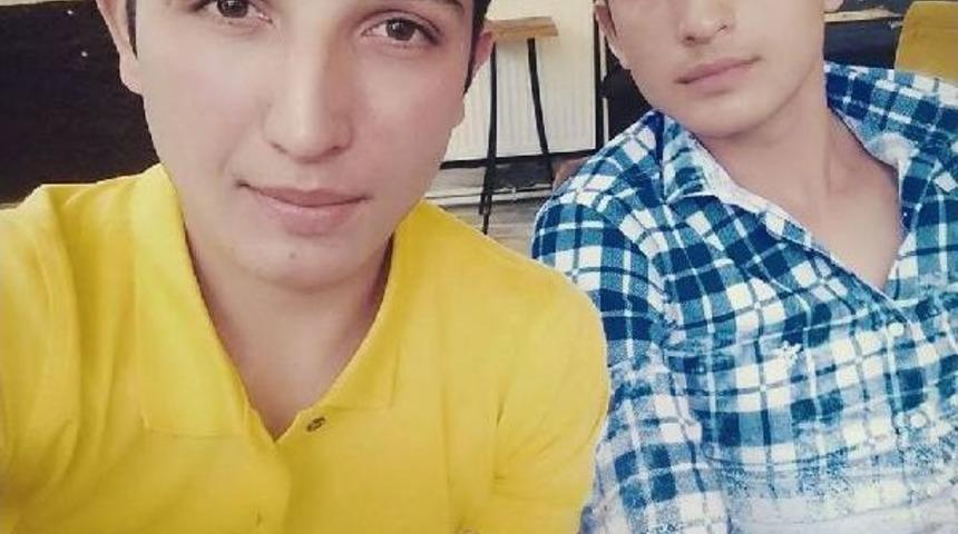 İkiz Kardeşleri Kavga Ayırdı