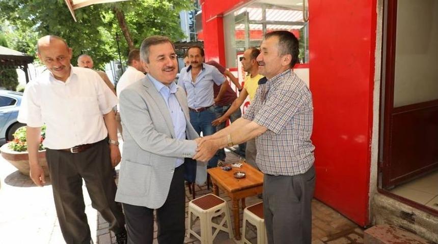 Başkan Vatandaşlarla Hem Bayramlaştı Hem De Sorunlarını Dinledi