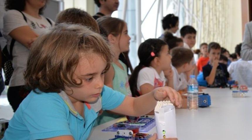 Geleceğin Bilim Adamları Sertifikalarını Aldı