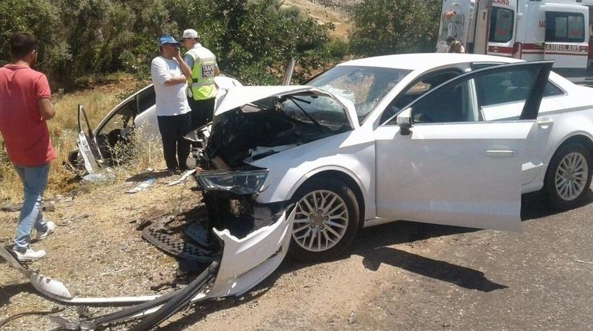 &Uuml;&ccedil; Otomobil Birbirine Girdi: 9 Yaralı