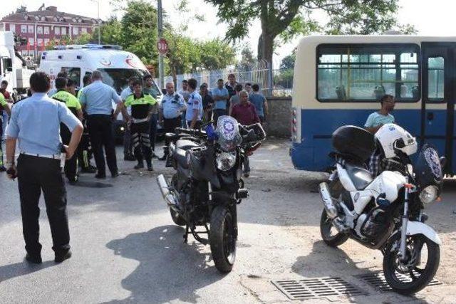 Hırsızlık Ihbarına Giden Motosikletli Yunus Timi Minibüsle Çarpıştı: 2 Polis Yaralı