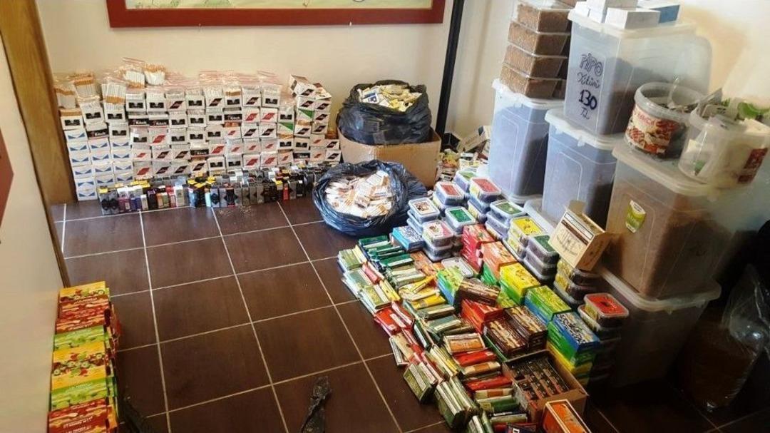 Ayvalık Ve G&ouml;me&ccedil;&rsquo;te Ka&ccedil;ak T&uuml;t&uuml;n Ve Sigara Operasyonu