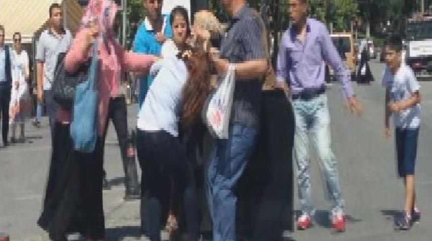 Suriyeli Kadınlar T&uuml;rk Anne Ve Oğlunu Darp Etti