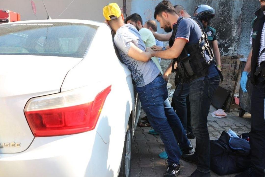 Sarıyer&rsquo;de 70 Ayrı Adrese Uyuşturucu Operasyonu