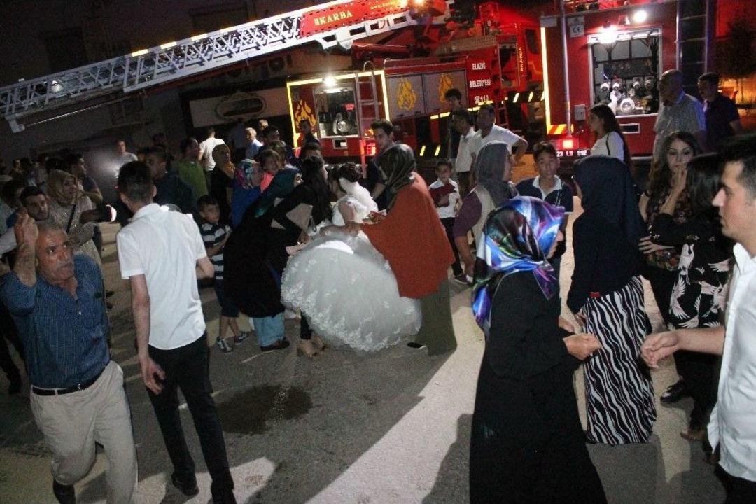 Elazığ&rsquo;da D&uuml;ğ&uuml;n Salonunda Trafo Patladı: 14 Kişi Hastanelik Oldu
