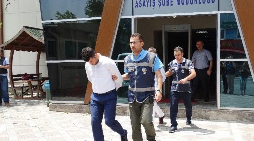 Tartıştığı S&uuml;r&uuml;c&uuml;ye Aracıyla &Ccedil;arpıp &Ouml;l&uuml;m&uuml;ne Sebep Olan Şahıs Tutuklandı