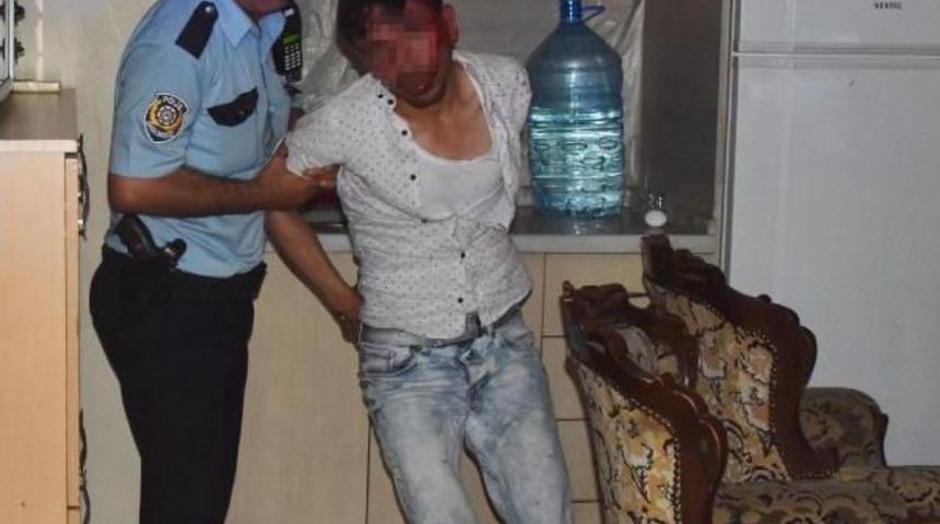 Afganlı Taciz Ş&uuml;phelisini Kalabalığın Elinden Polis Kurtardı