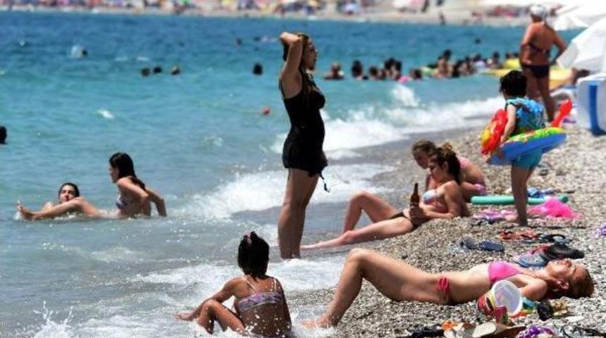 Nemden Bunalan Denizde Ve Bulama Kanalında Serinledi