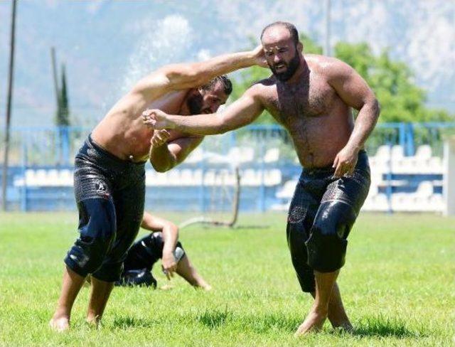 'geri Vitesi Olmayan' Başpehlivan Okulu: 1 Aylık Oğlum Için Altın Kemeri Kazanacağım