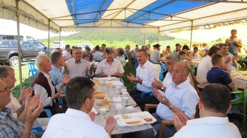 Hayır Yemeğine 500 Kişi Katıldı