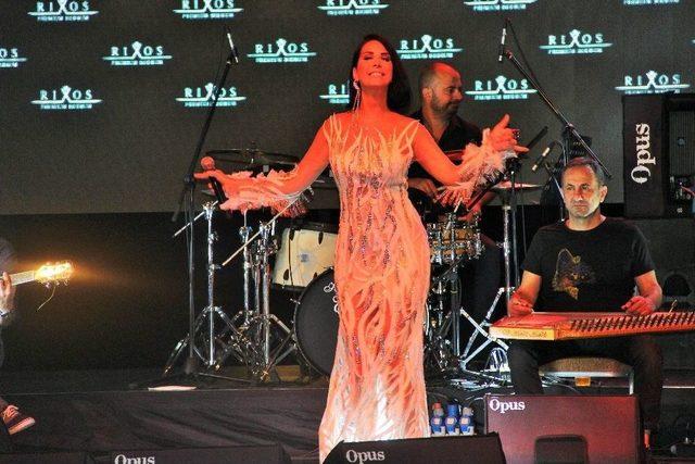 Tuğba Özerk’in Parmağındaki Tek Taşın Sırrı Çözüldü 2