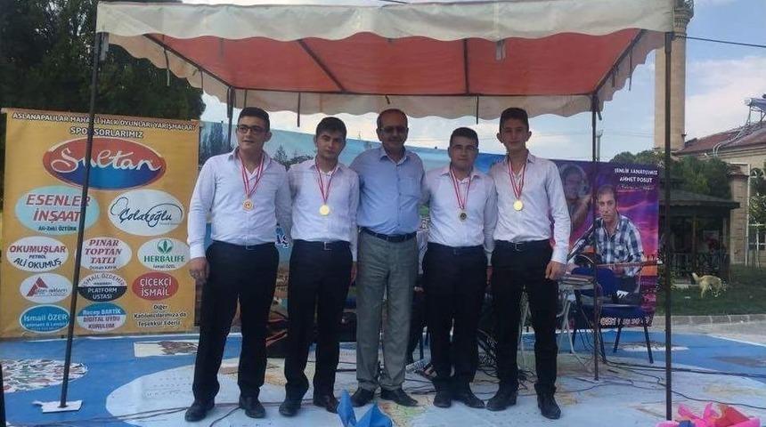 Aslanapa&rsquo;da &rsquo;&rsquo;haydi Kaldır Kolları&rsquo;&rsquo; İsimli Halk Oyunları Yarışması