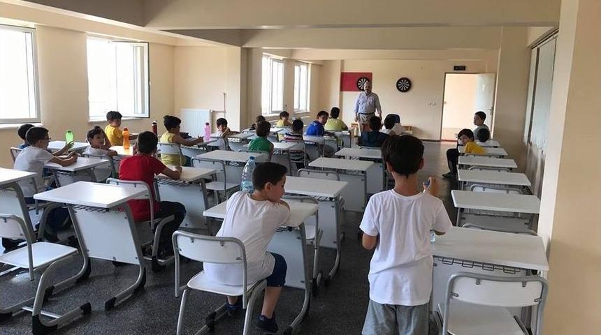 Bozdoğanlı &Ccedil;ocuklar Hem Kuran &Ouml;ğreniyor Hem Spor Yapıyor