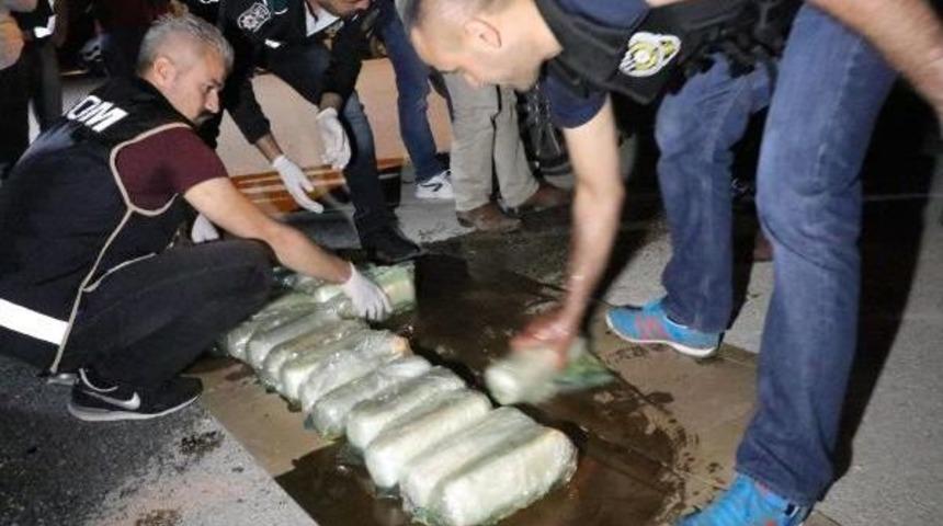 Otomobilin Yakıt Deposunda 25 Kilo Toz Esrar