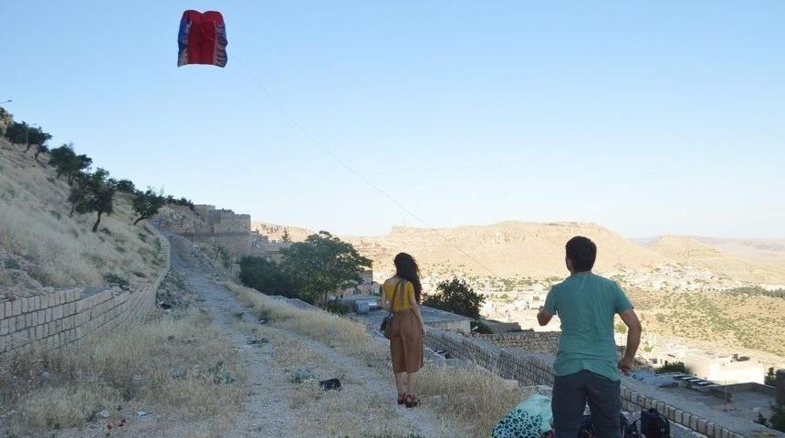 Mardin&rsquo;de U&ccedil;urmadan Şeker Yağdı