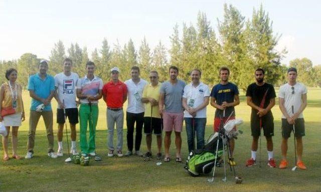 Tenisçiler Golf Oynadı