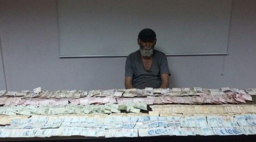 Dilencinin &Uuml;st&uuml;nden &Ccedil;ıkan Parayı 8 Zabıta Ancak Sayabildi
