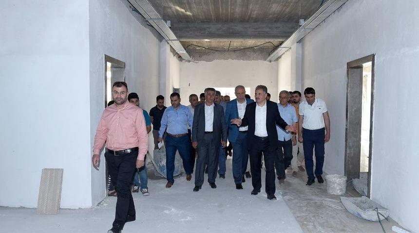 Yazıhan K&uuml;lt&uuml;r Merkezinde &Ccedil;alışmalar Devam Ediyor