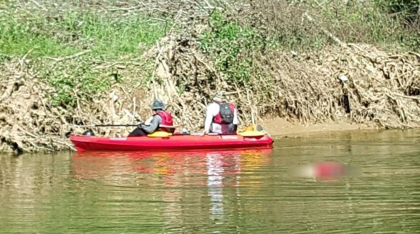 Nehirde Kaybolan Gencin Cesedini Ağabeyi Buldu