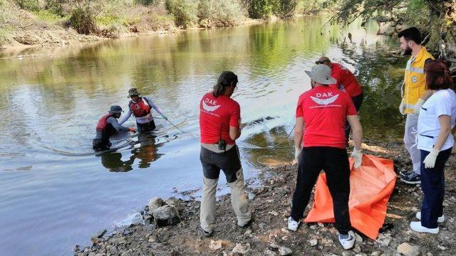 Nehirde Kaybolan Gencin Cesedini Ağabeyi Buldu