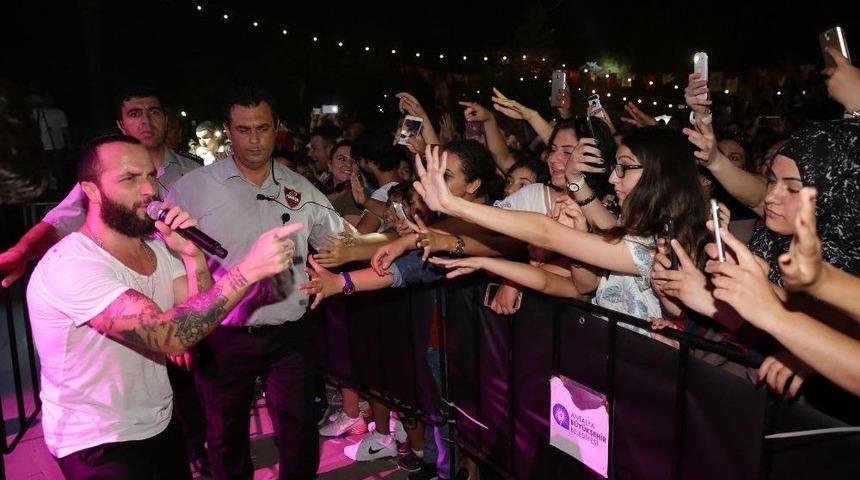 Berkay&rsquo;dan Muhteşem Konser