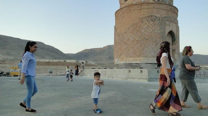 Zeynel Bey T&uuml;rbesine Ziyaret&ccedil;i Akını