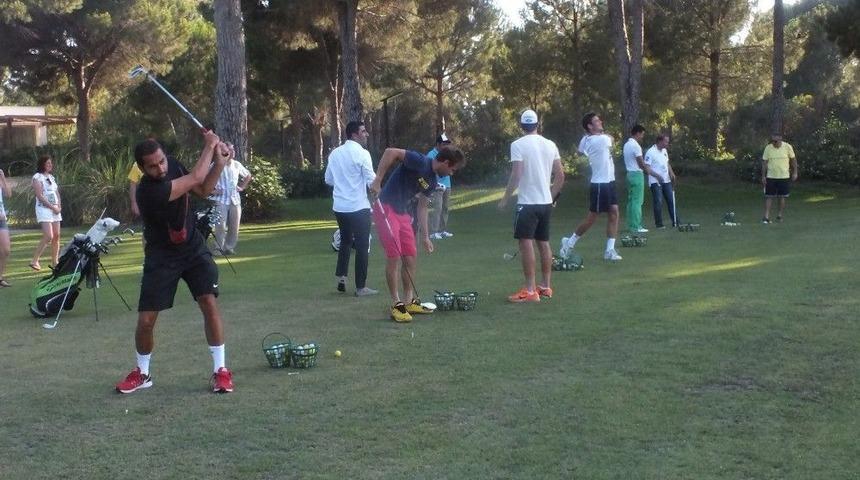 Raket Ustaları Bu Kez Golf Sopası Tuttu