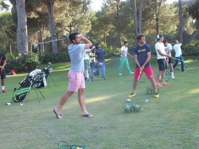 Raket Ustaları Bu Kez Golf Sopası Tuttu