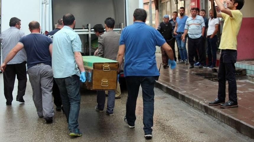 Bonzai Kullanan Gen&ccedil; &Ouml;ld&uuml;