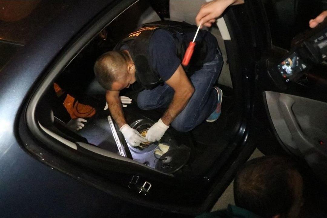 Yakıt Deposuna Gizlenen 25 Kilo Esrar Ele Ge&ccedil;irildi