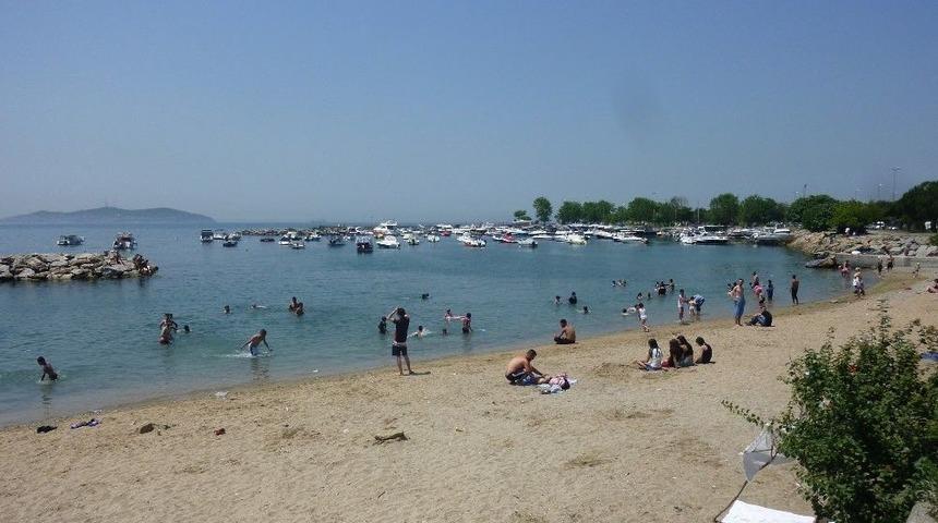 Sıcaktan Bunalan Vatandaşlar Denize Koştu