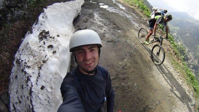 Doğu Karadeniz Yaylalarını Pedal Çevirerek Gezdiler