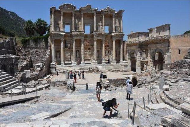 Efes Antik Kenti'nde Düğün Yapıldığı Iddiası Tartışma Yarattı (2)