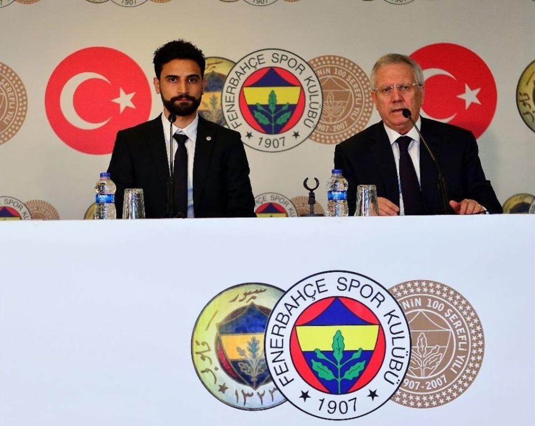 Fenerbah&ccedil;e&rsquo;nin Yeni Transferi Mehmet Ekici İmzayı Attı