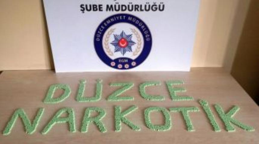 D&uuml;zce&rsquo;de Binlerce Uyuşturucu Hap Ele Ge&ccedil;irildi