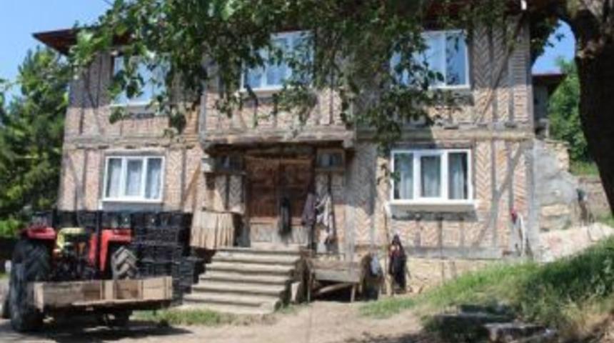 Torununu Ve Oğlunu Av T&uuml;feğiyle &Ouml;ld&uuml;rd&uuml;