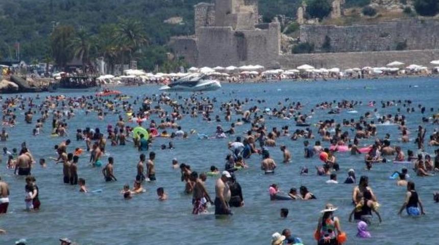 Mersin'de Sıcak Hava Bunalttı, Sahiller Doldu