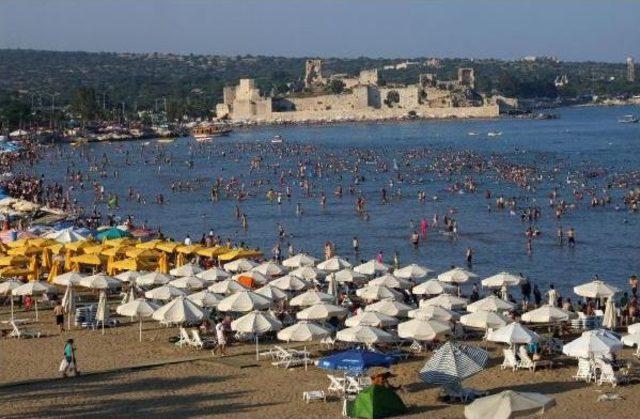 Mersin'de Sıcak Hava Bunalttı, Sahiller Doldu